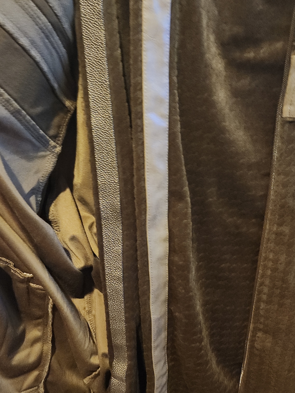 Silversilk Men's Brown Patterned Zip-Front Shirt Jacket and pants - Picture 4 of 5